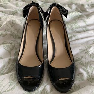 Enzo Angiolini black Mistle peep toe heels w/ bows